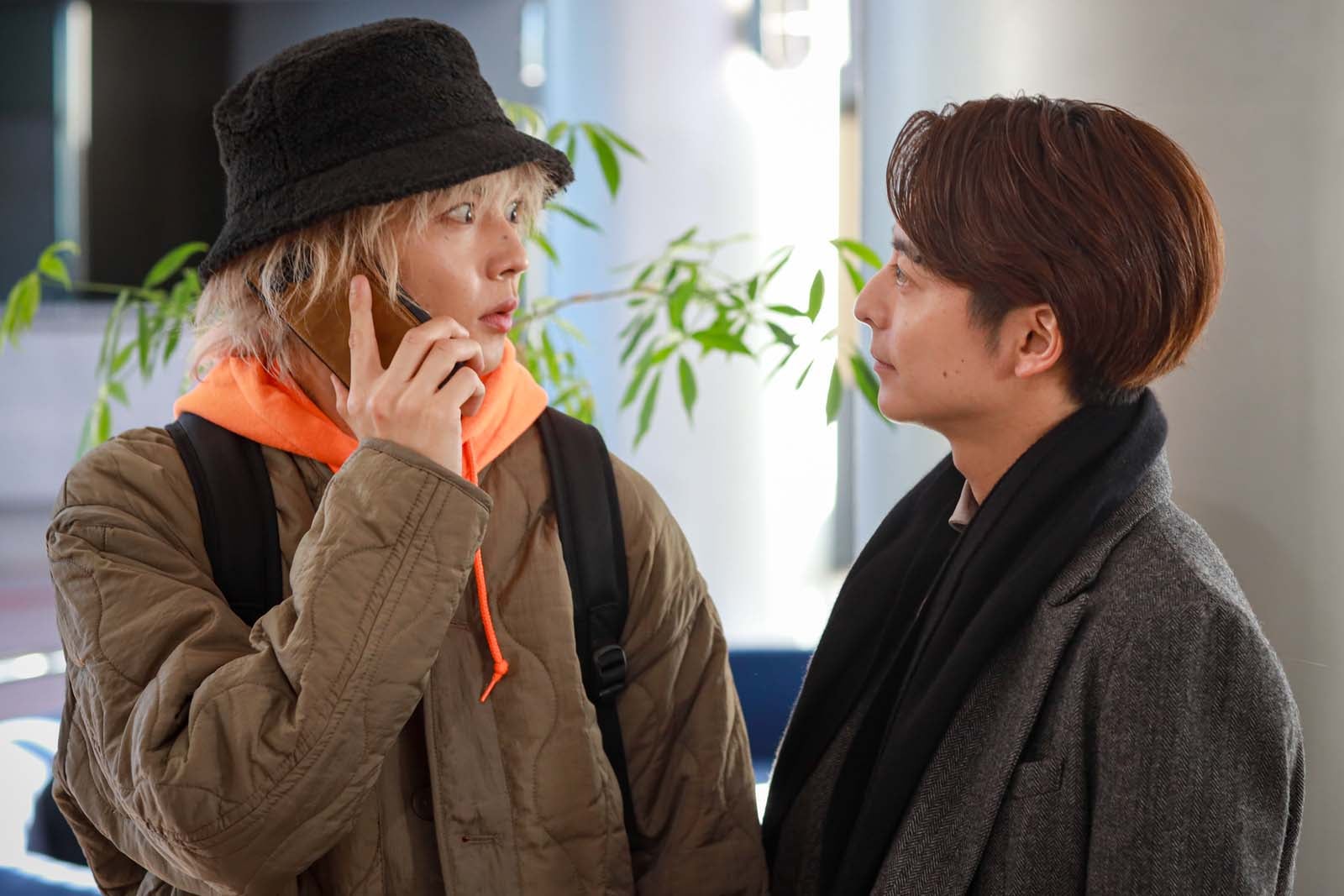 佐藤大樹、小池徹平「離婚しない男―サレ夫と悪嫁の騙し愛―」第6話より（C）テレビ朝日