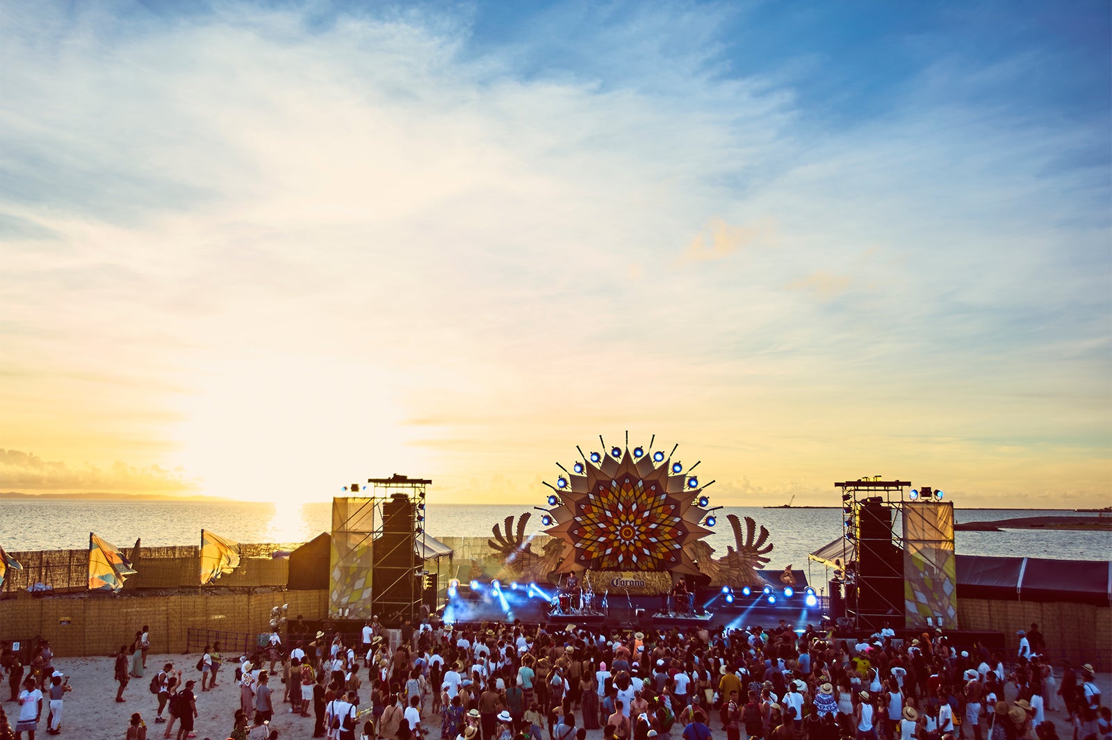 音楽を聴きながらビーチで眺めるサンセットは格別（提供画像）