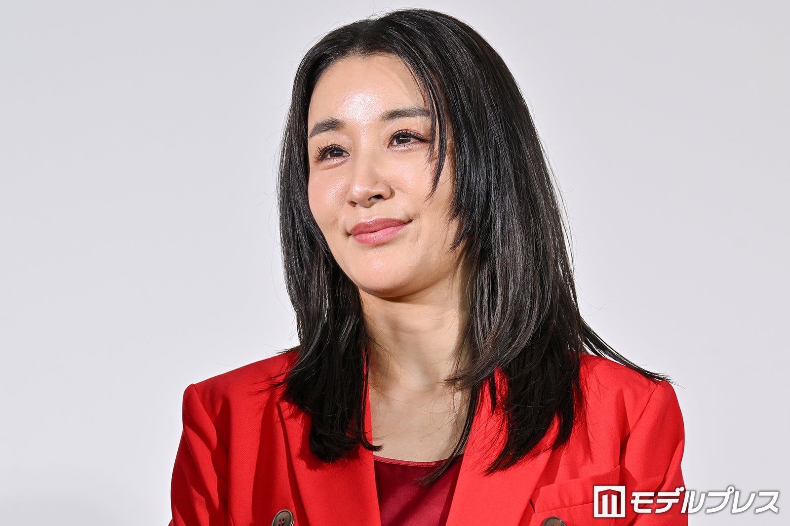 鈴木紗理奈、田中みな実の結婚＆妊娠発表に「こちらに集中して」会見で笑い誘う 渾身のネタも披露【おちたらおわり】