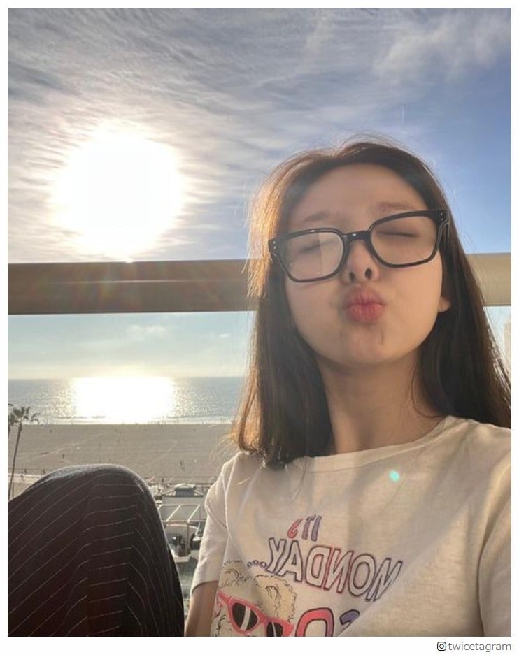 TWICEナヨン、キス顔自撮りショット公開「可愛すぎ」「最高」の声
