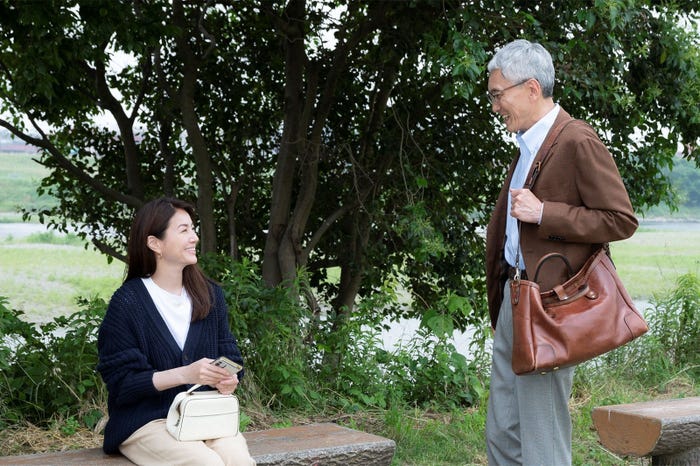 井川遥、松重豊/「持続可能な恋ですか?~父と娘の結婚行進曲~」第9話より(C)TBS