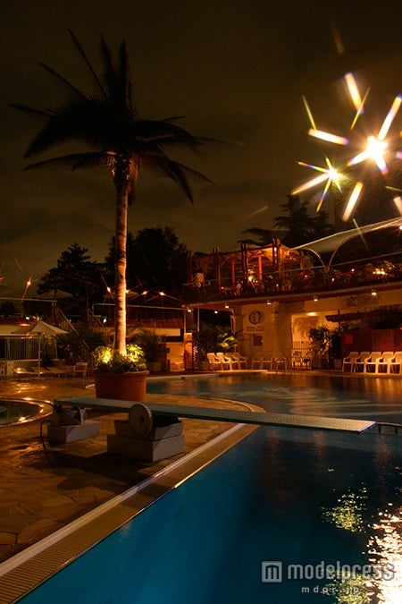 夜はムーディにライトアップ／画像提供：ホテルニューオータニ