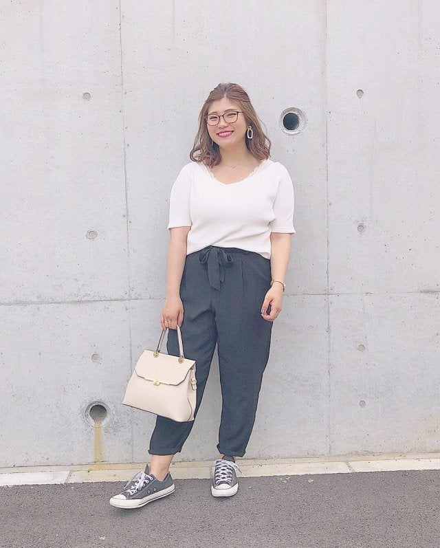 露出が気になるぽっちゃりさんの夏コーデ 脚を出さずにおしゃれに体型カバーするパンツスタイル9選 モデルプレス