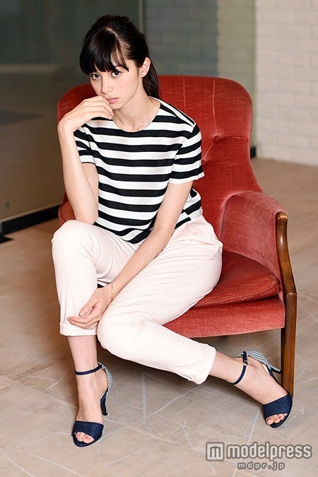 大人レディ風に着こなした中条あやみ