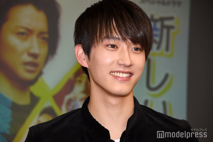 武田玲奈 超ミニスカナース服で飛び降り 爆走 同世代女優の中で抜きん出た存在 と監督絶賛 新しい王様 モデルプレス