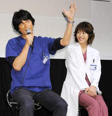 月9「救命病棟24時」→ロマンスグレー髪になってる進藤先生の姿に騒然「久しぶり」「カッコよさ増してる」「寡黙がいい」「逢いたかった」「いい年の重ね方」「香坂先生も出て」 赤星とは別人