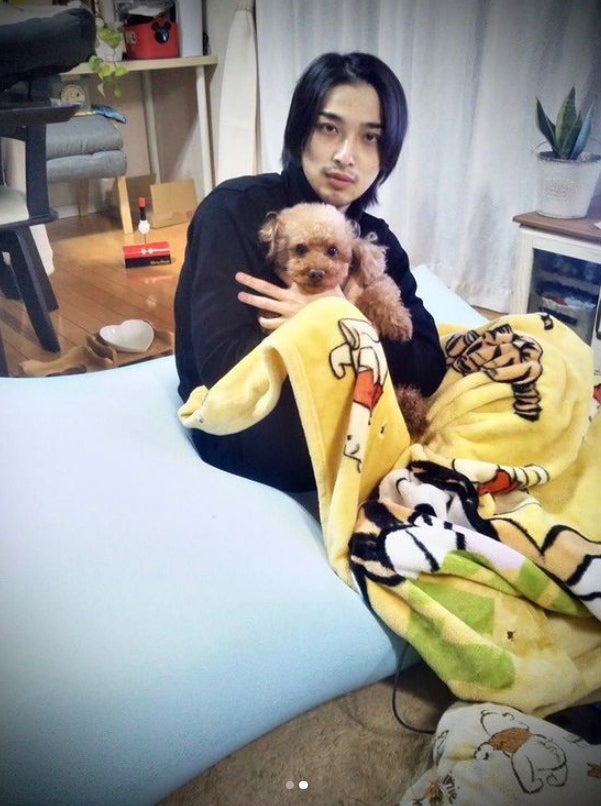 横浜流星、ヒゲ姿のリラックスショット「かっこよすぎ」「色気ダダ漏れ」と反響