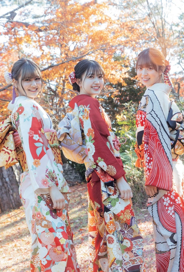 中村麗乃、久保史緒里、阪口珠美/「B.L.T.」特典ポストカード(提供写真)