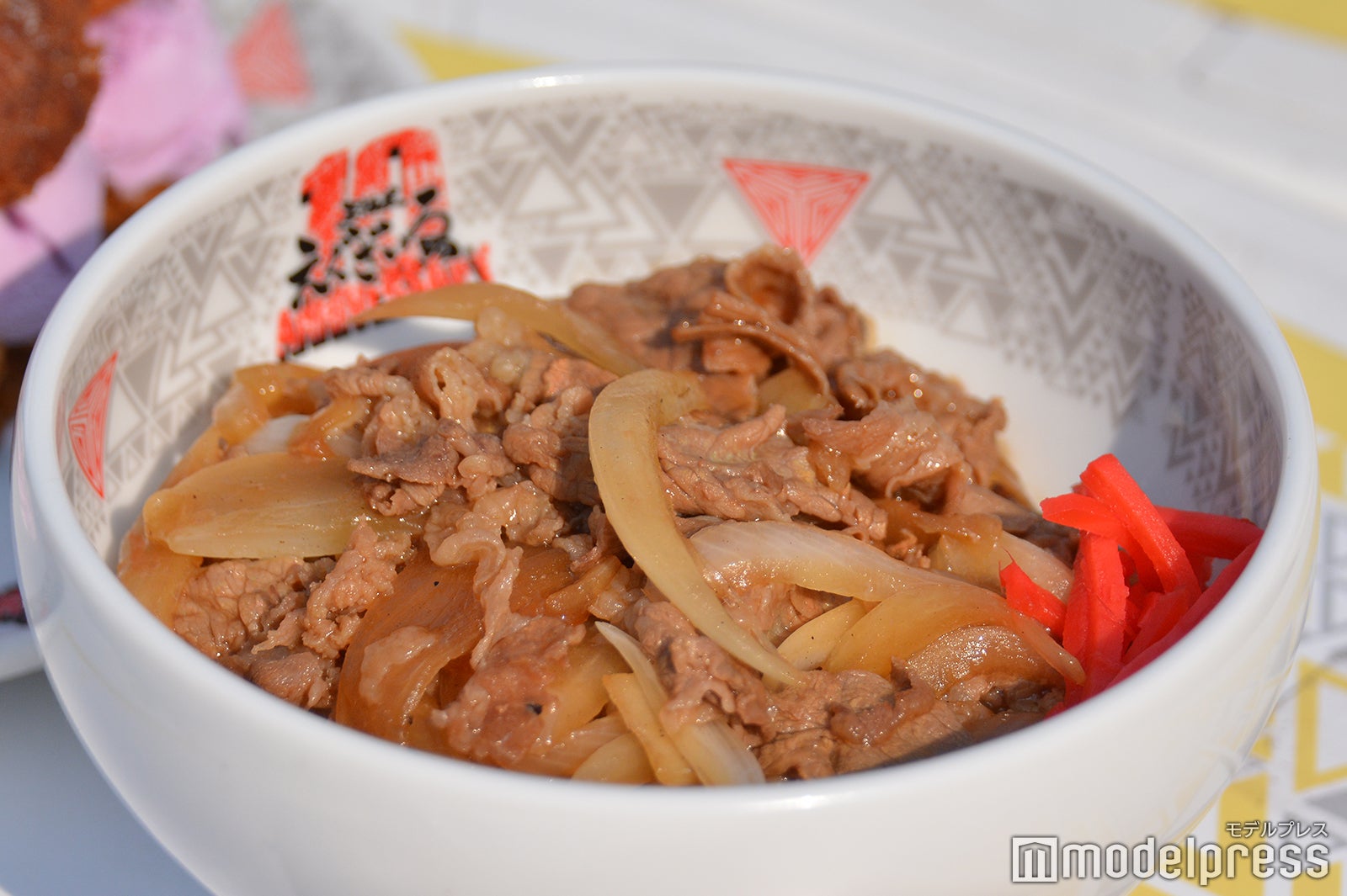ヘルシー玄米牛丼¥900 （C）モデルプレス