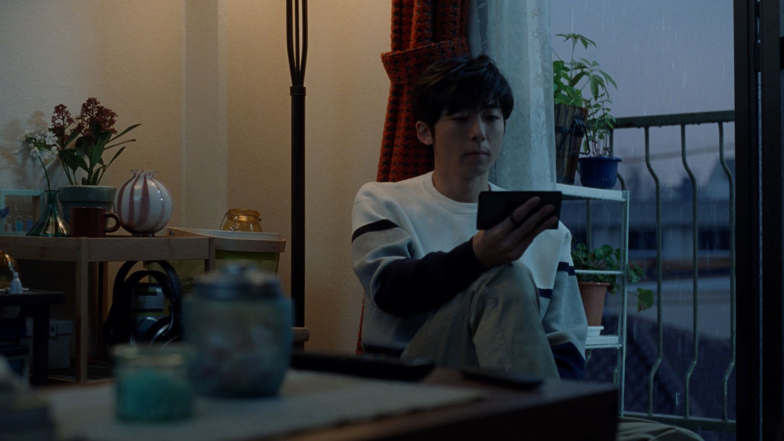 高橋一生「dTV」新CM「ふたりをつなぐ物語」篇より