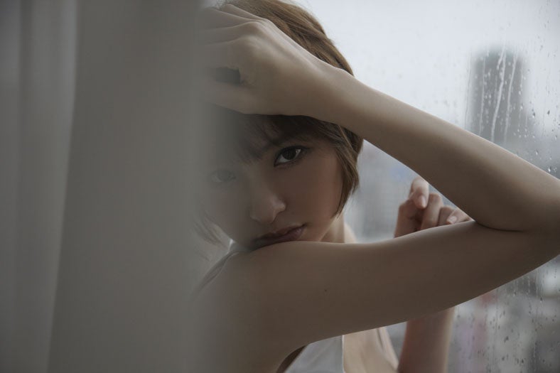 篠田麻里子／「IQUEEN Vol.10 篠田麻里子」（C）LPEI