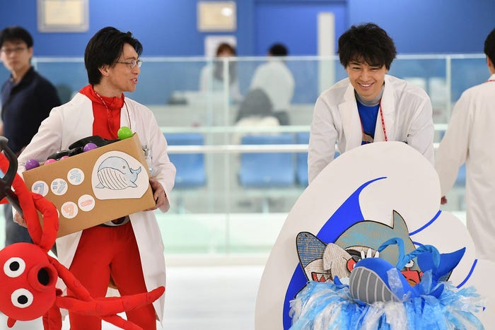 斎藤工(右)/(C)テレビ東京