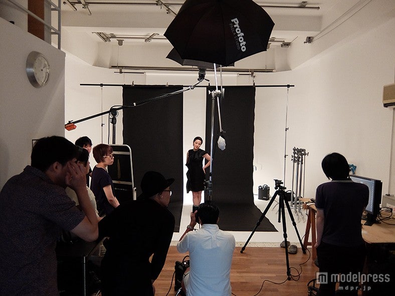 撮影メイキングカット／画像提供：所属事務所OFFICE303