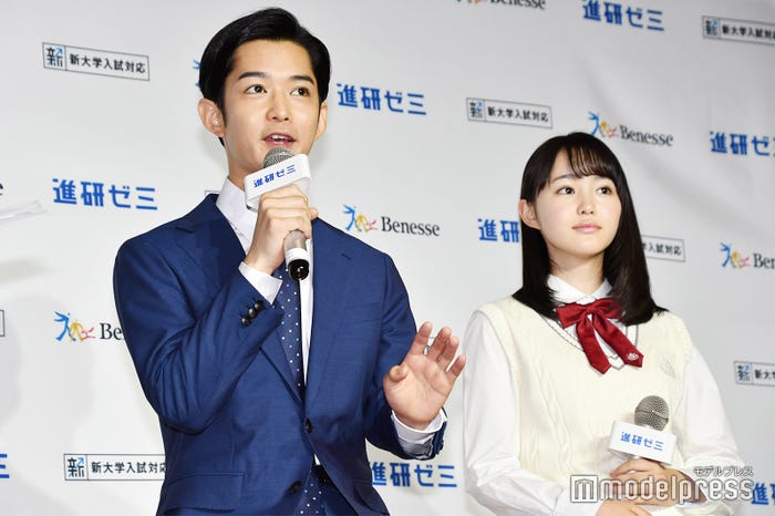 (左から)千葉雄大、伊藤小春 (C)モデルプレス