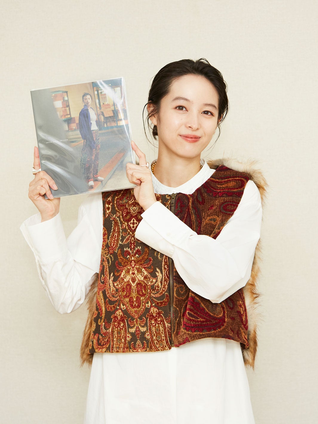 清野菜名（C）ワニブックス刊／撮影：ノルベルト・ルーベン／スタイリスト：下山さつき／ヘアメイク：光野ひとみ