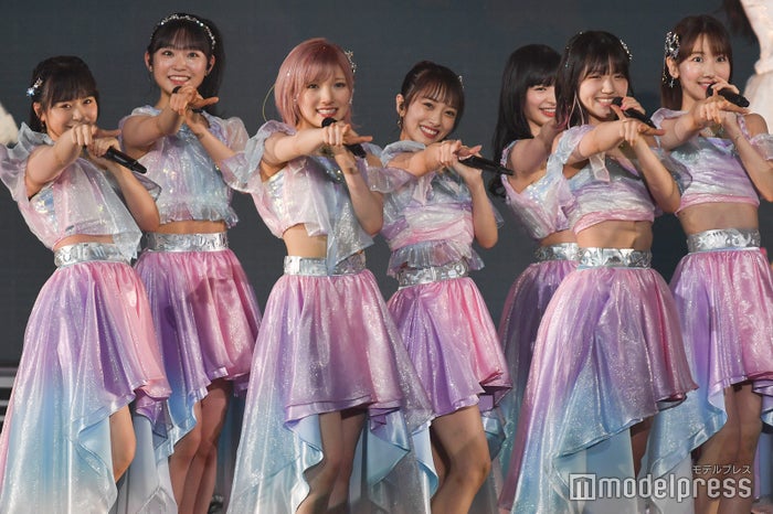 Akb48 柏木由紀演出で48曲ノンストップライブ 大人数で美脚全開 誘惑のガーター も セットリスト モデルプレス Akb48 柏木由紀演出で48曲ノンストップライブ 大人数で美脚全開 誘惑のガーター も セットリスト モデルプレス
