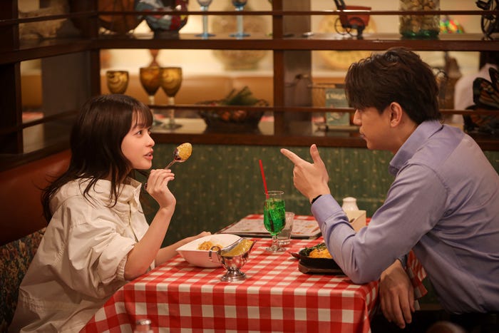 橋本環奈、三浦翔平「天久鷹央の推理カルテ」第7話(C)テレビ朝日