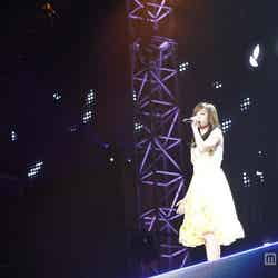 前田敦子／「AKB48 2013真夏のドームツアー～まだまだ、やらなきゃいけないことがある～」札幌ドーム公演より（C）AKS