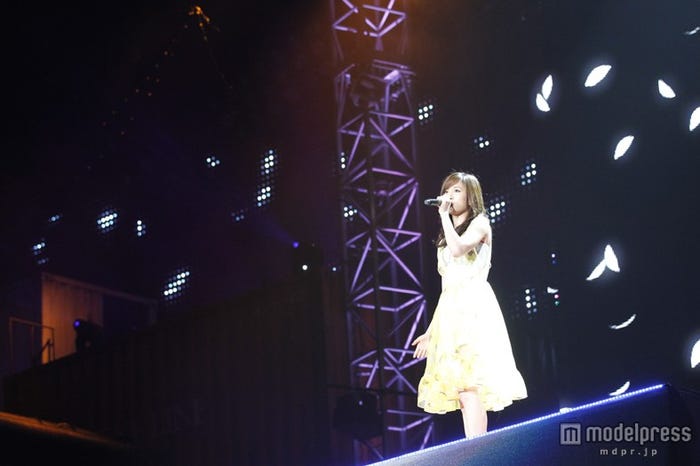 前田敦子/「AKB48 2013真夏のドームツアー~まだまだ、やらなきゃいけないことがある~」札幌ドーム公演より(C)AKS