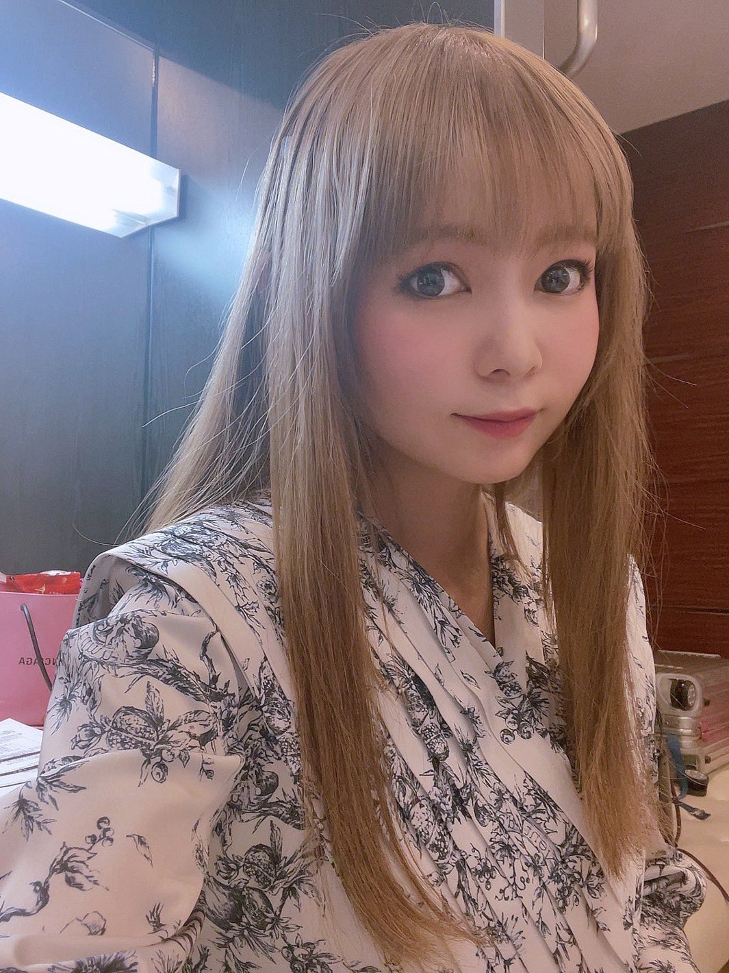 中川翔子、髪色ハイトーンにイメチェン「眩しい」「新鮮」と絶賛の声