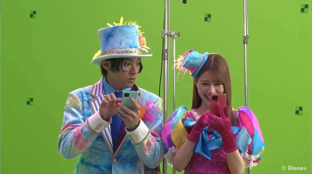 山田裕貴、生見愛瑠／新TVCM「LINE：Disney Tsum Tsum 10周年ケタちがいANNIVERSARY」篇メイキングより（提供写真）