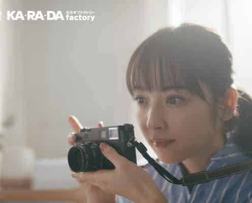 佐々木希、チャーミングな仕草でスタッフ和ませる