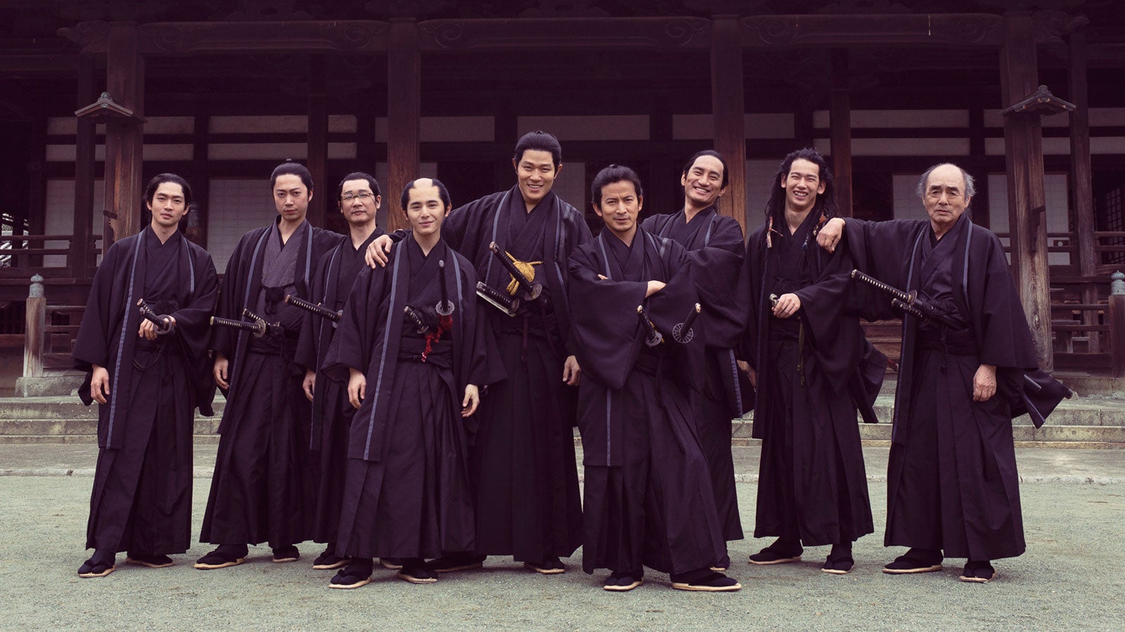 岡田准一・鈴木亮平・山田涼介ら集結 新選組の熱い絆感じるオフショット解禁＜燃えよ剣＞