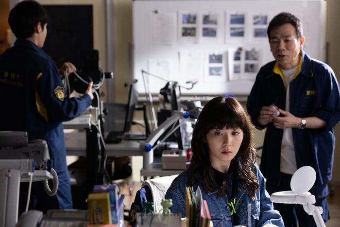 松岡茉優、マギー「ギークス~警察署の変人たち~」第3話より(C)フジテレビ