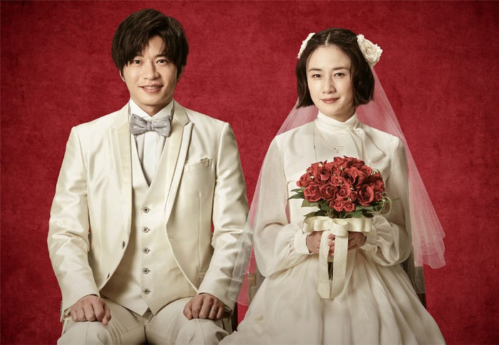 田中圭、原田知世(C)2021『あなたの番です 劇場版』製作委員会