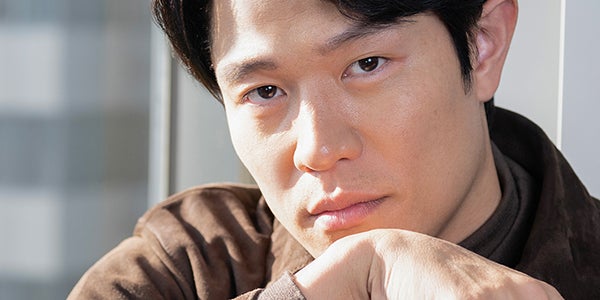 鈴木亮平の“二役”と戸田恵梨香の現場力