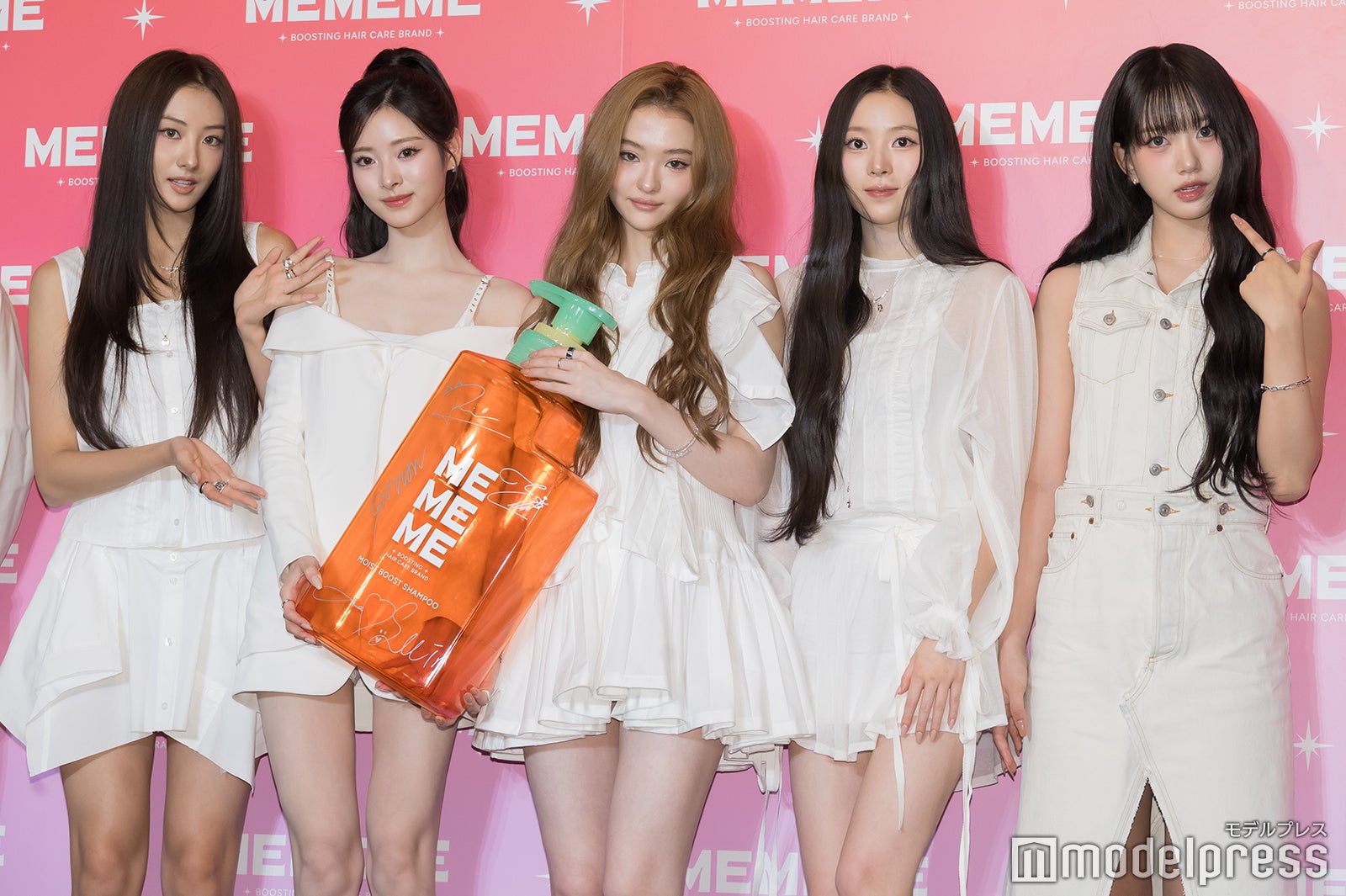 MEOVV／（左から）ガウォン、アンナ、エラ、ナリン、スイン（C）モデルプレス