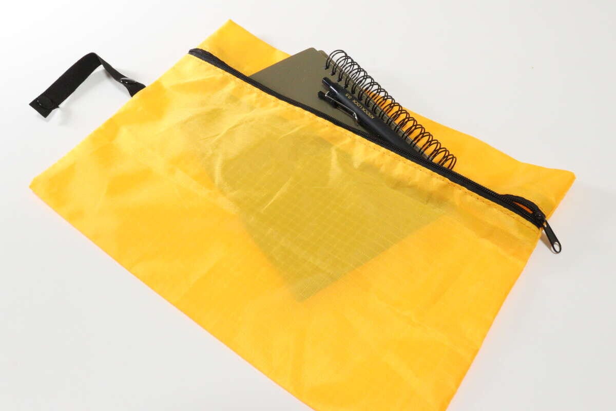 ストレージライトポーチ　21.5×30cm　使用例