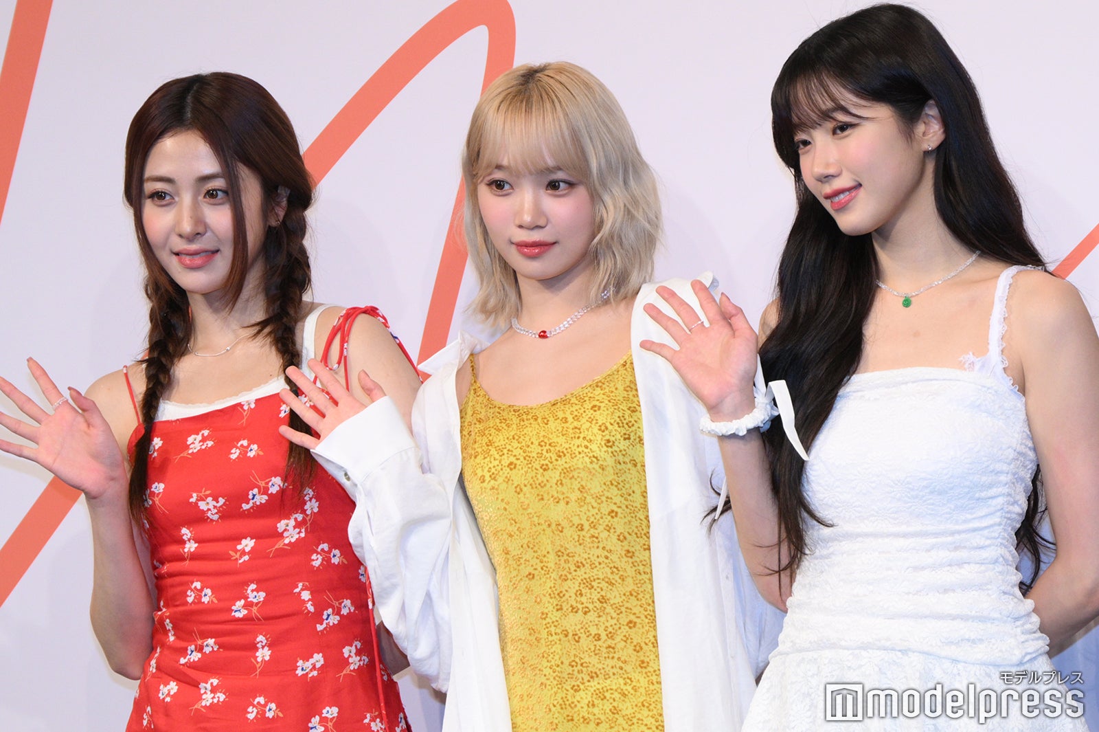 HUH YUNJIN、KIM CHAEWON、KAZUHA／LE SSERAFIM（C）モデルプレス