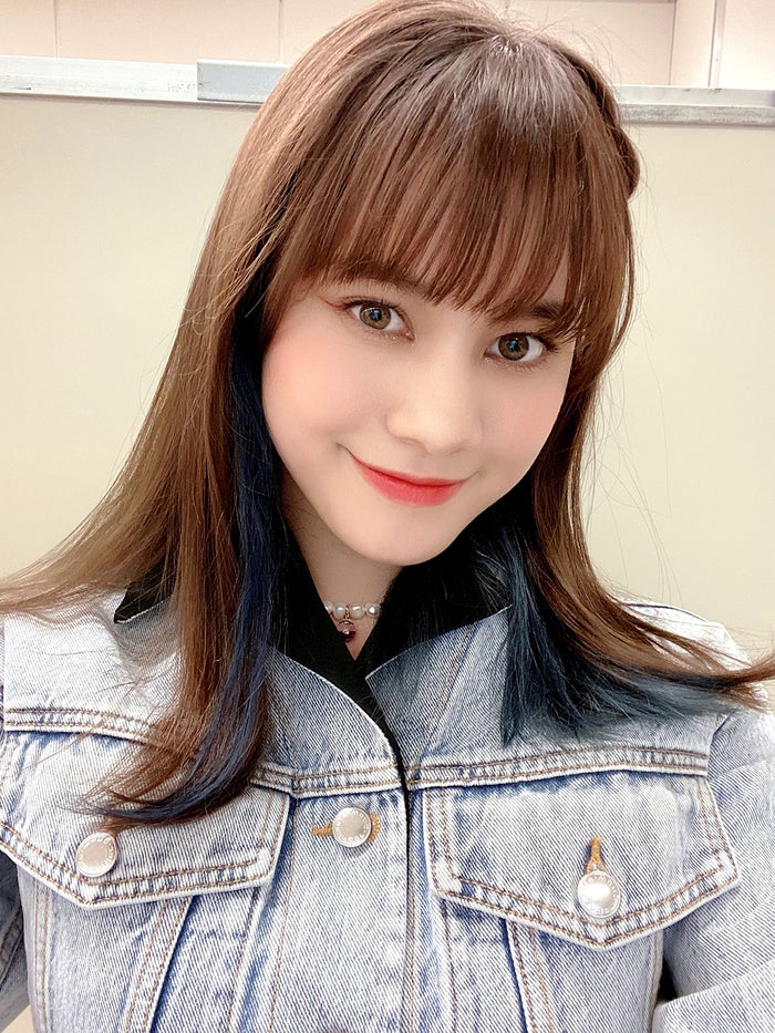 Niziuマコ ミイヒ ニナの笑顔が可愛すぎ 独占オフショット到着 モデルプレス Niziuマコ ミイヒ ニナの笑顔が可愛すぎ 独占オフショット到着 モデルプレス