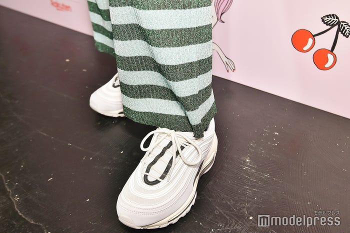 生見愛瑠の足元(C)モデルプレス