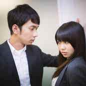 目を見て エヘッ 照れ笑いで男性のハートをつかむ効果的なタイミング3選 モデルプレス 目を見て エヘッ 照れ笑いで男性のハートをつかむ効果的なタイミング3選 モデルプレス