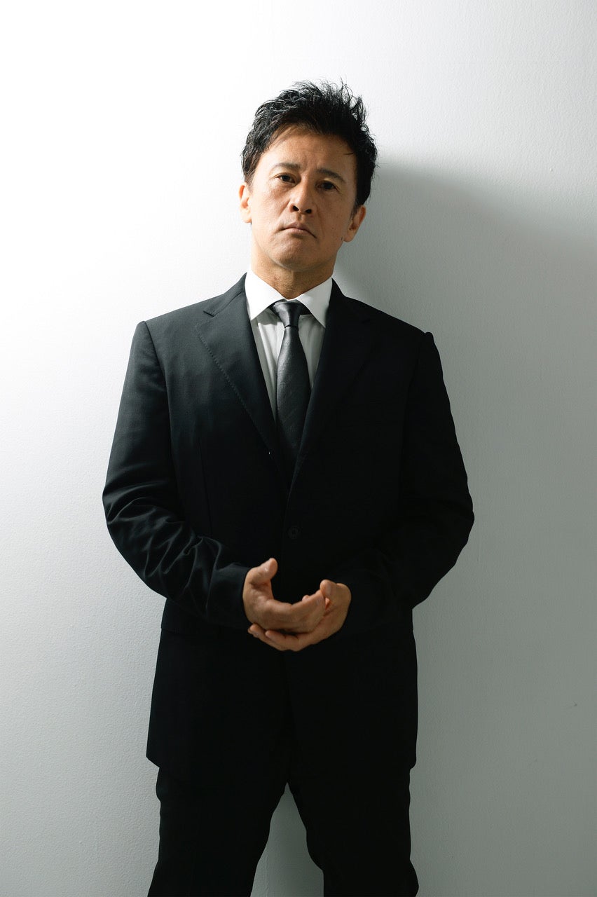 大山トチロー役の橋本じゅん（提供写真）