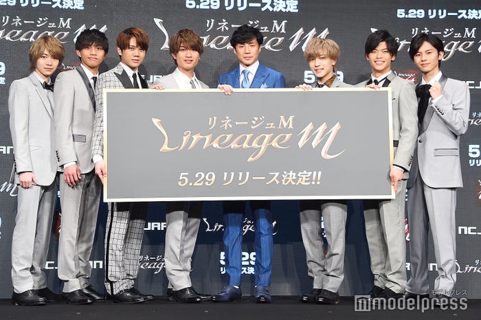 (左から)今野大輝、五十嵐玲央、佐々木大光、本髙克樹、東山紀之、中村嶺亜、菅田琳寧、矢花黎(C)モデルプレス