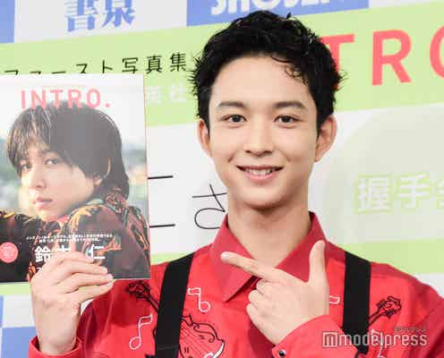 鈴木仁、割れた腹筋は「小学生くらいから」 写真集の体作りを語る