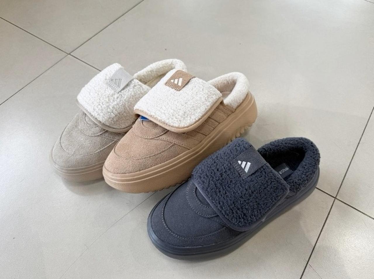 【『Qoo10 Fashion』で見つけた】足元からフワモコに♡ 履き心地とおしゃれを両立するadidasのボアミュールが可愛い！