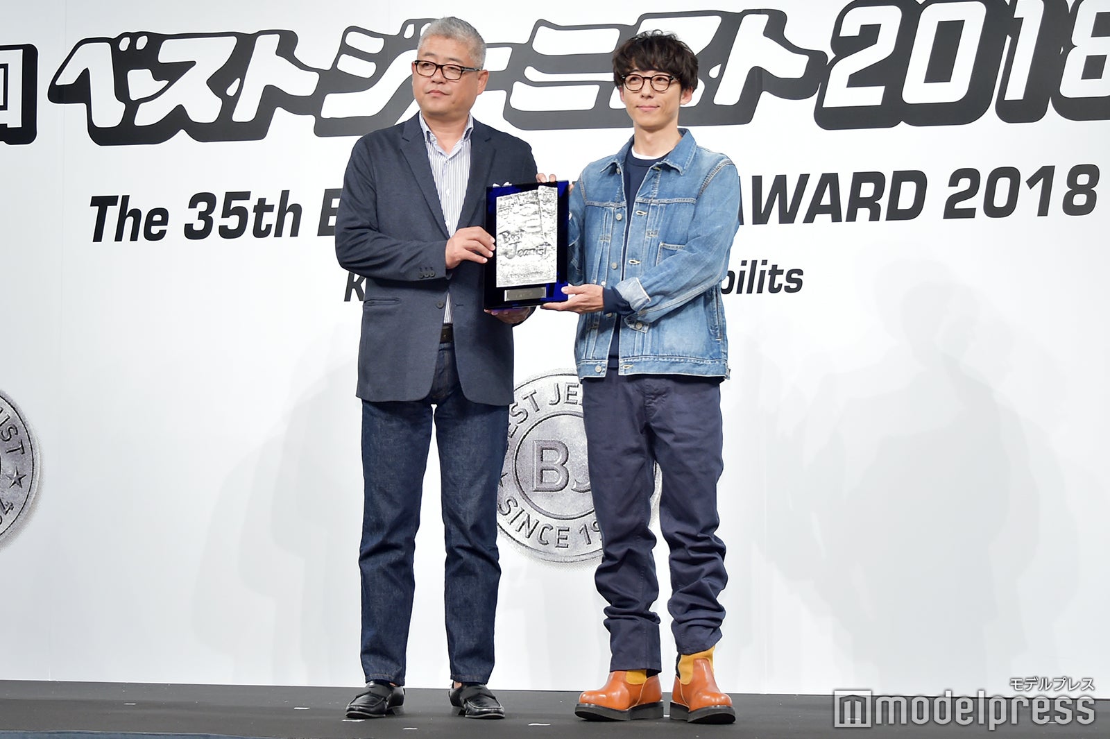 （右）高橋一生（C）モデルプレス