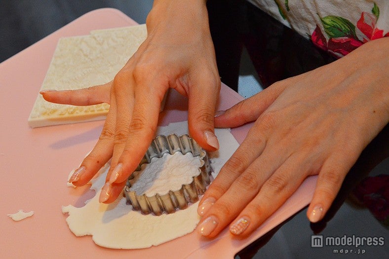 型抜き型を抜く