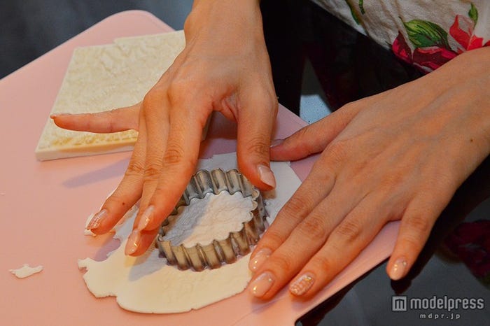 型抜き型を抜く