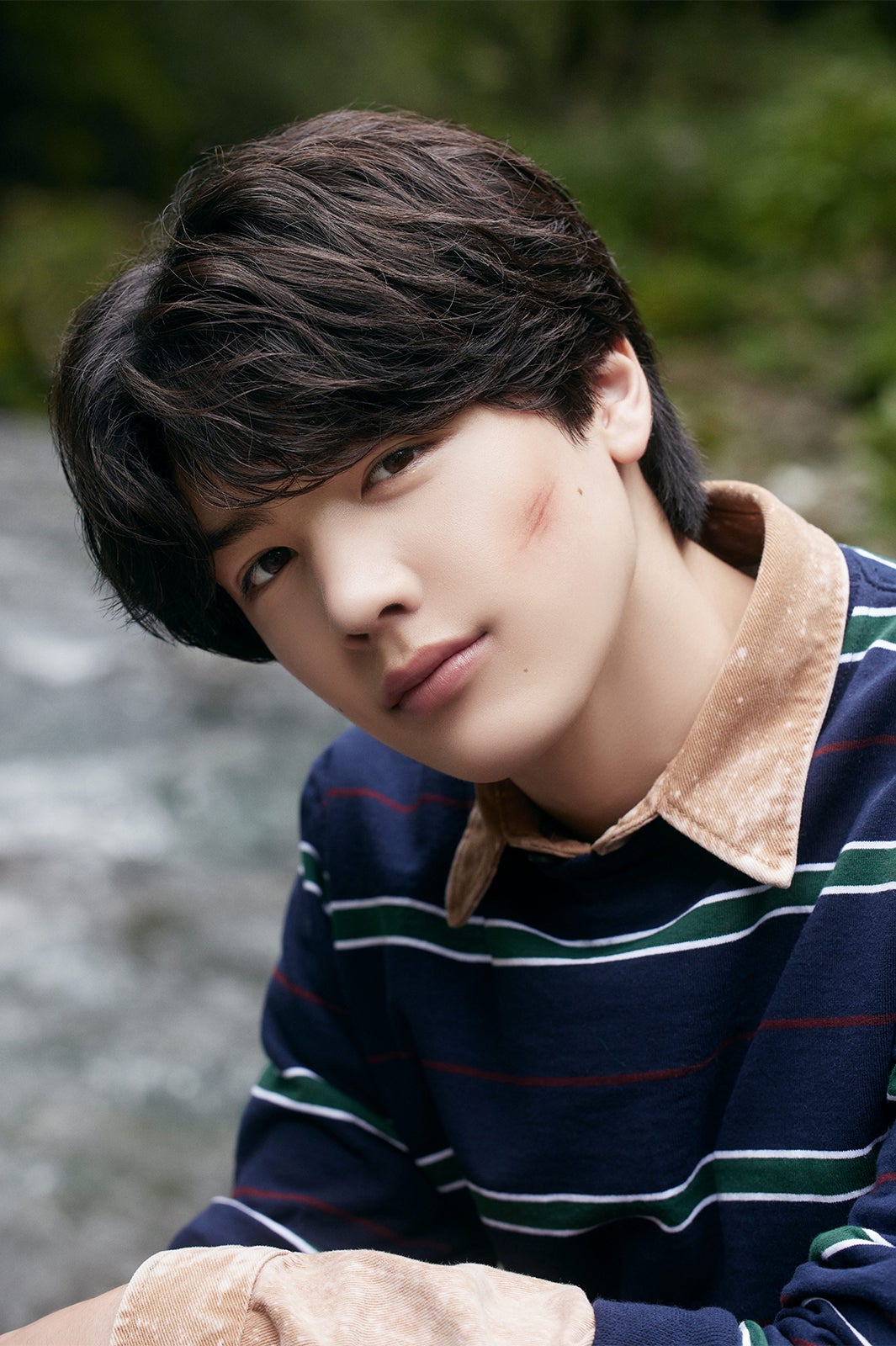 MAKI「JUVENILE」 （C）HYBE LABELS JAPAN