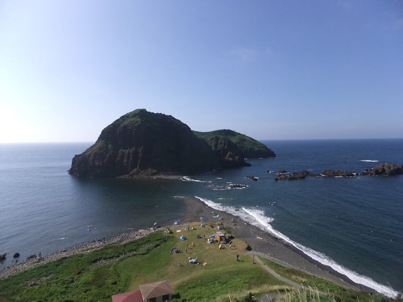 佐渡が誇る美しい海の風景の一つ、二ツ亀海水浴場（2012年8月撮影）