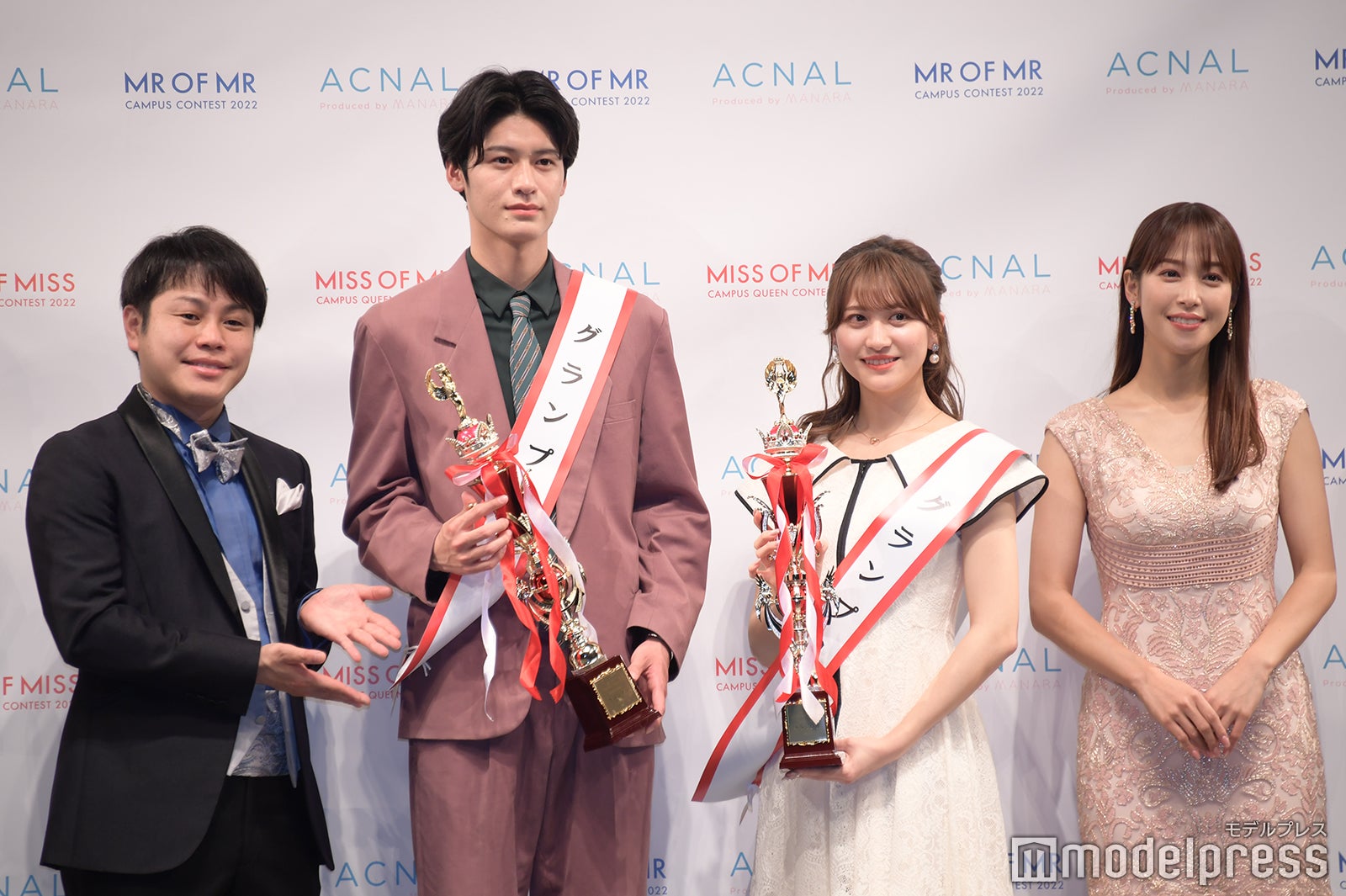 （左から）井上裕介、高尾昇吾さん、石川莉々花さん、鷲見玲奈（C）モデルプレス
