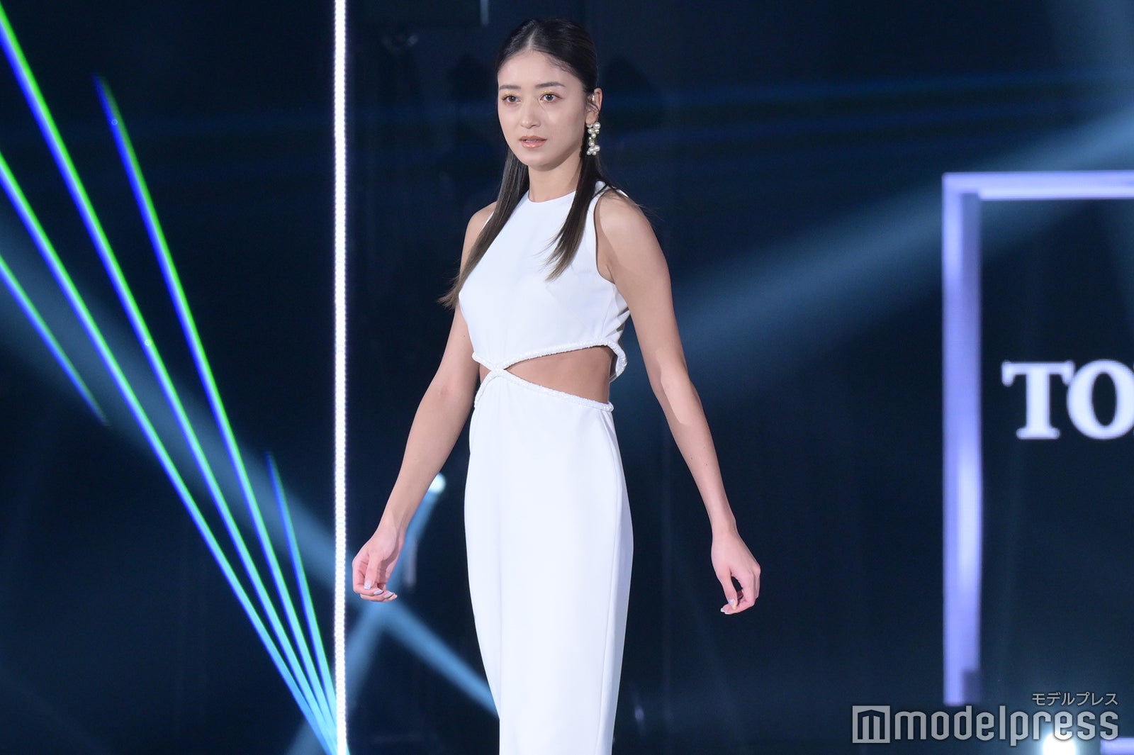 みちょぱ、ウエスト開きドレス姿で美スタイル強調 圧巻オーラ放つ【TGC 2024 S／S】