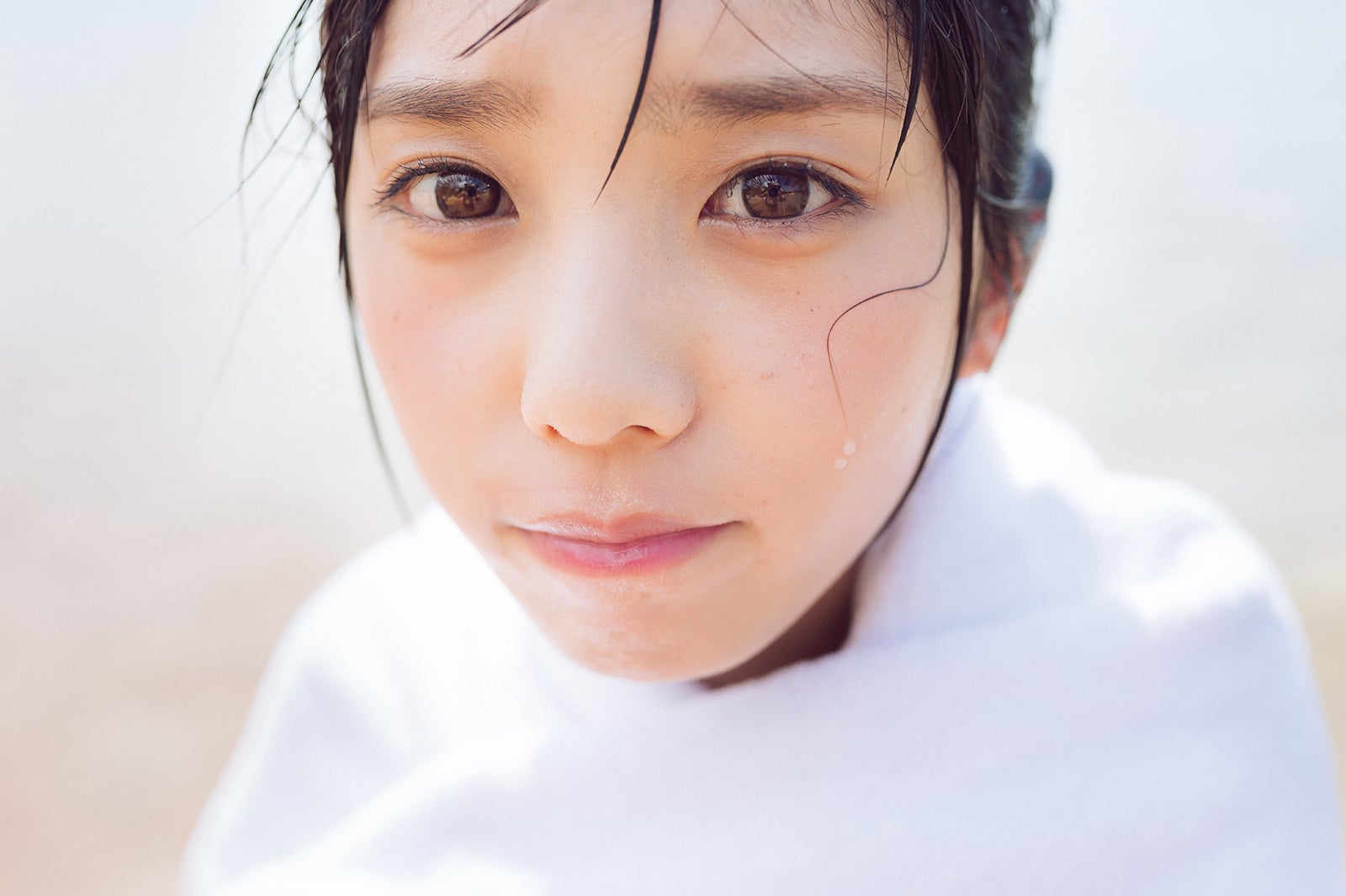 与田祐希1st写真集「日向の温度」（2017年11月28日発売）／画像提供：幻冬舎