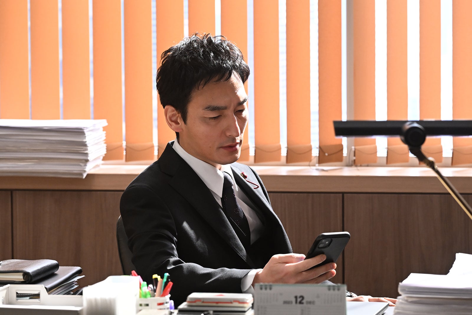 草なぎ剛 「罠の戦争」最終話より（C）カンテレ