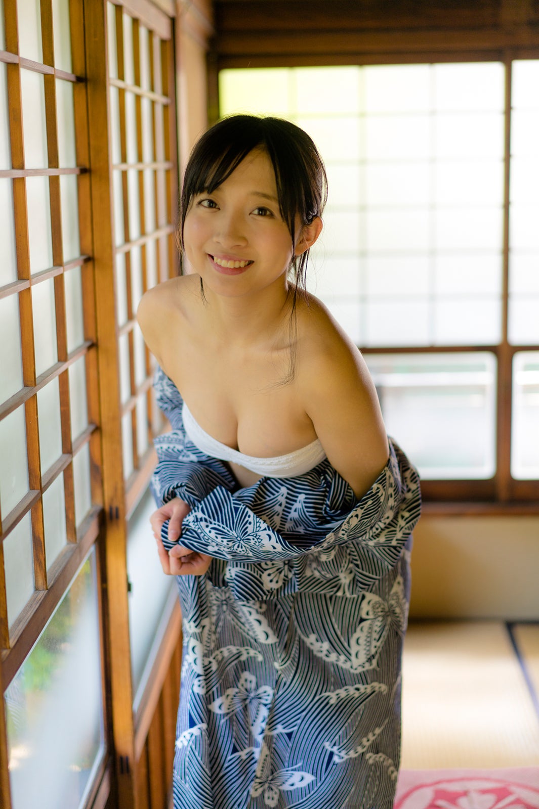 スパガ渡邉幸愛＆内村莉彩、悪女SEXY水着で美バストあらわ